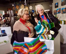 <p>Ladies admiring Carole Perry’s incredible glass tapestries.</p>