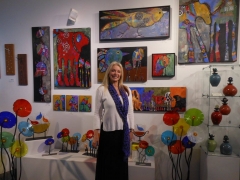 <h5>Jenny Foster</h5><p>The delightful Jenny Foster in front of her work.</p>