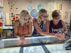 <p>These three lovin’ Sugatha Roeder’s beautiful jewelry!</p>