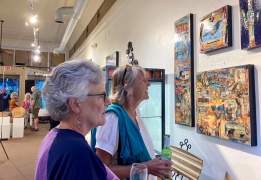 <p>Looking at all the details in Dave Newman’s art!</p>